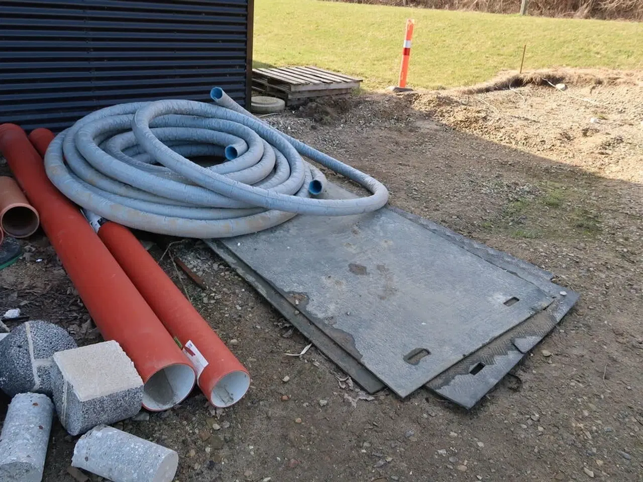 Billede 6 - 8 stk. køreplader, div. Varelager, palletank, karm m.m.