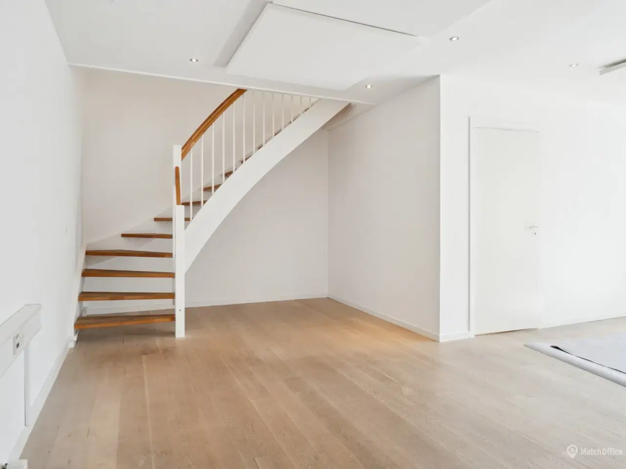 Billede 13 - Nyistandsat værkstedskontor på Jagtvej med parkering