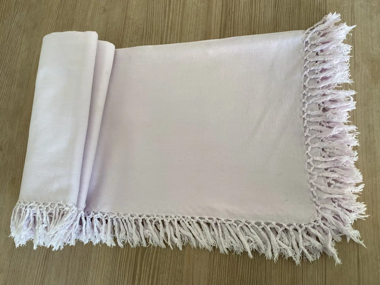 Billede 2 - Dug med frynser i sart rosa