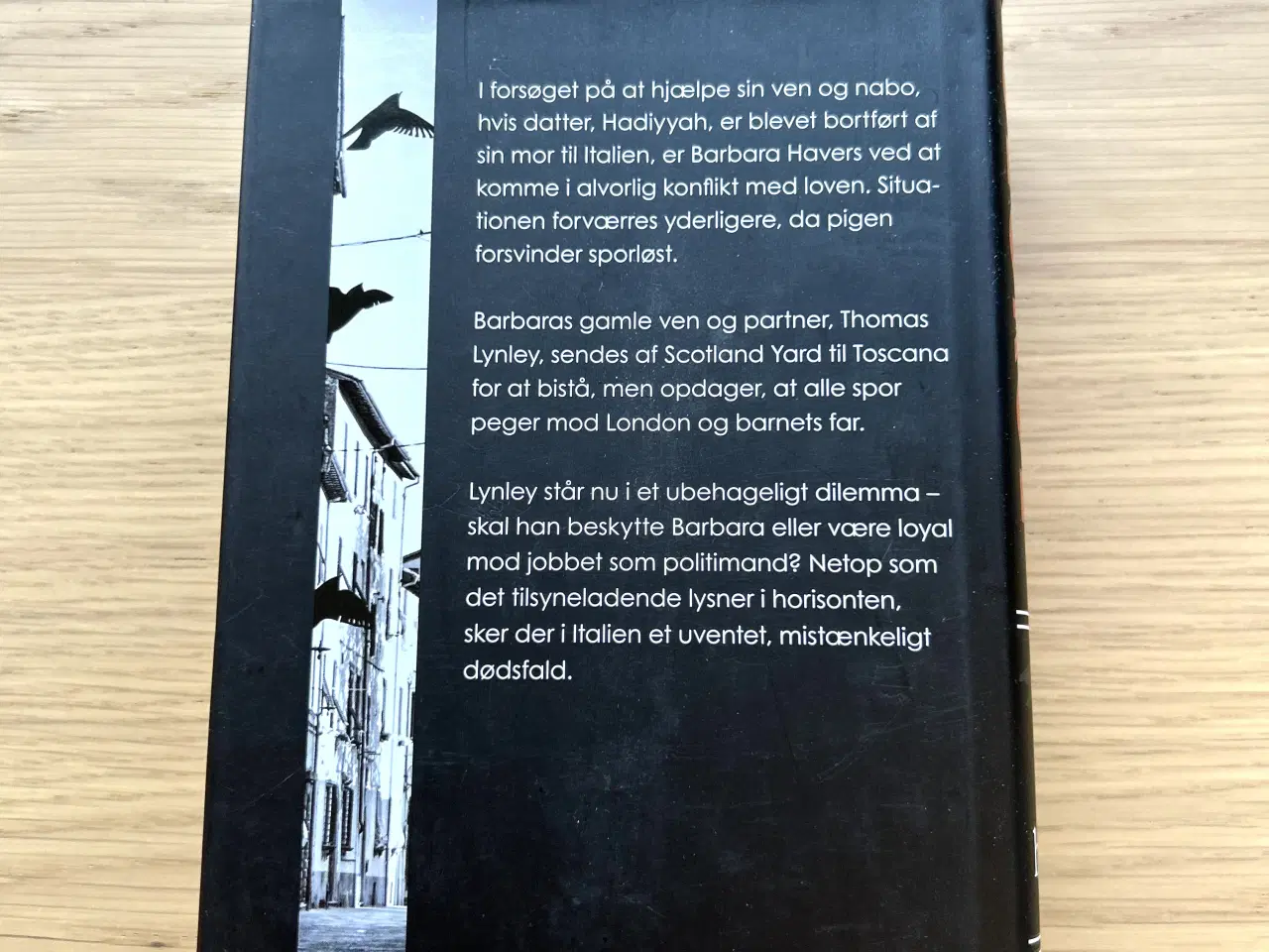 Billede 9 - Denne pakke indeholder tre spændende krimier