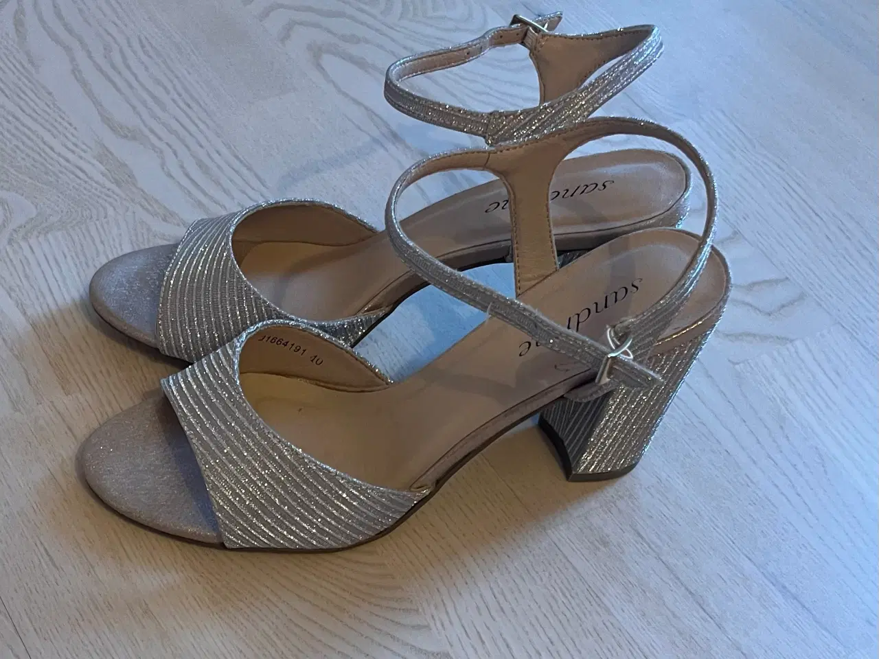 Billede 2 - Højhælede glitter sko str. 40