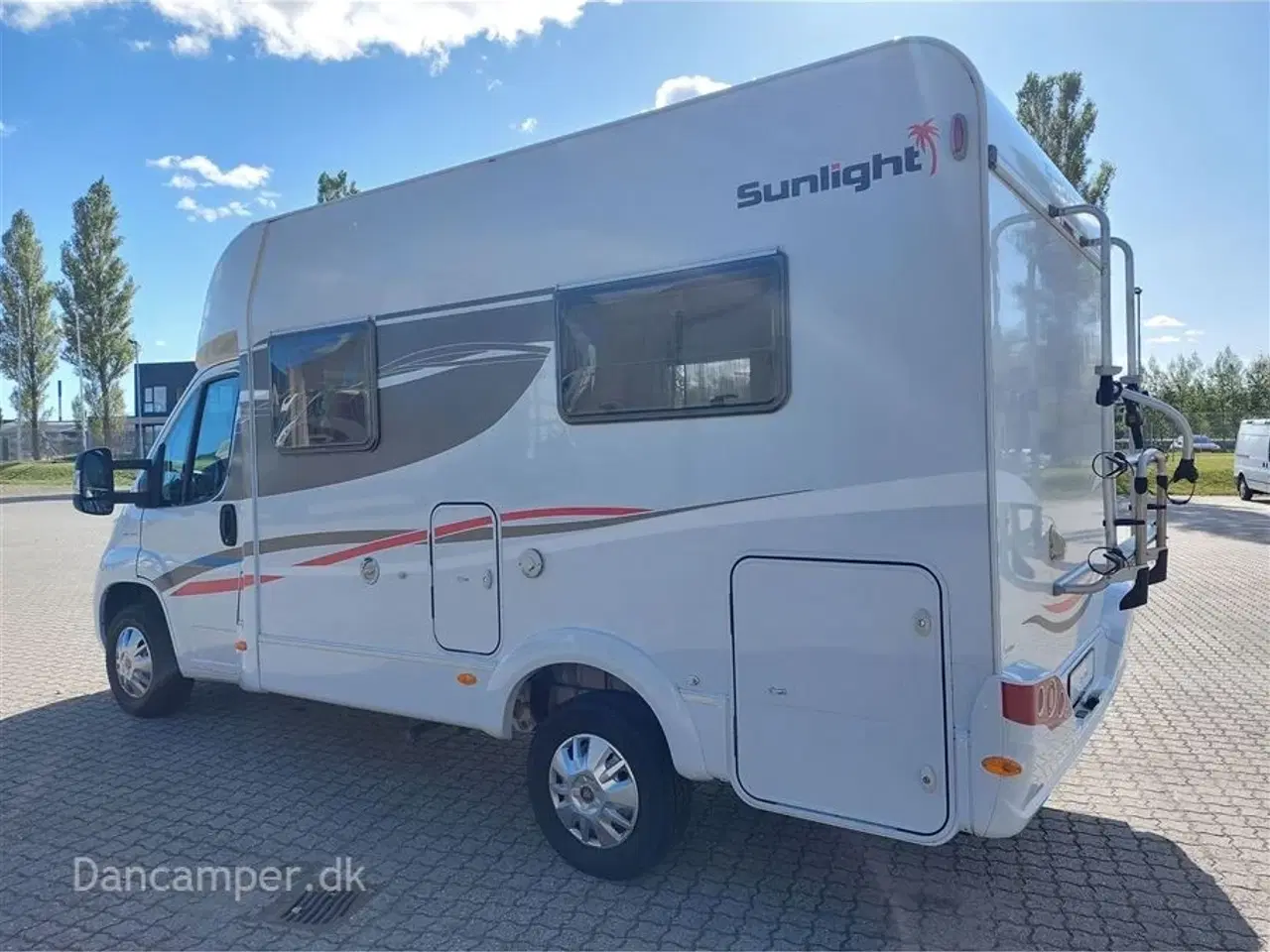 Billede 4 - 2018 - SunLight T 58   Sunlight T58 med solcelle, markise, cykelholder m.m.