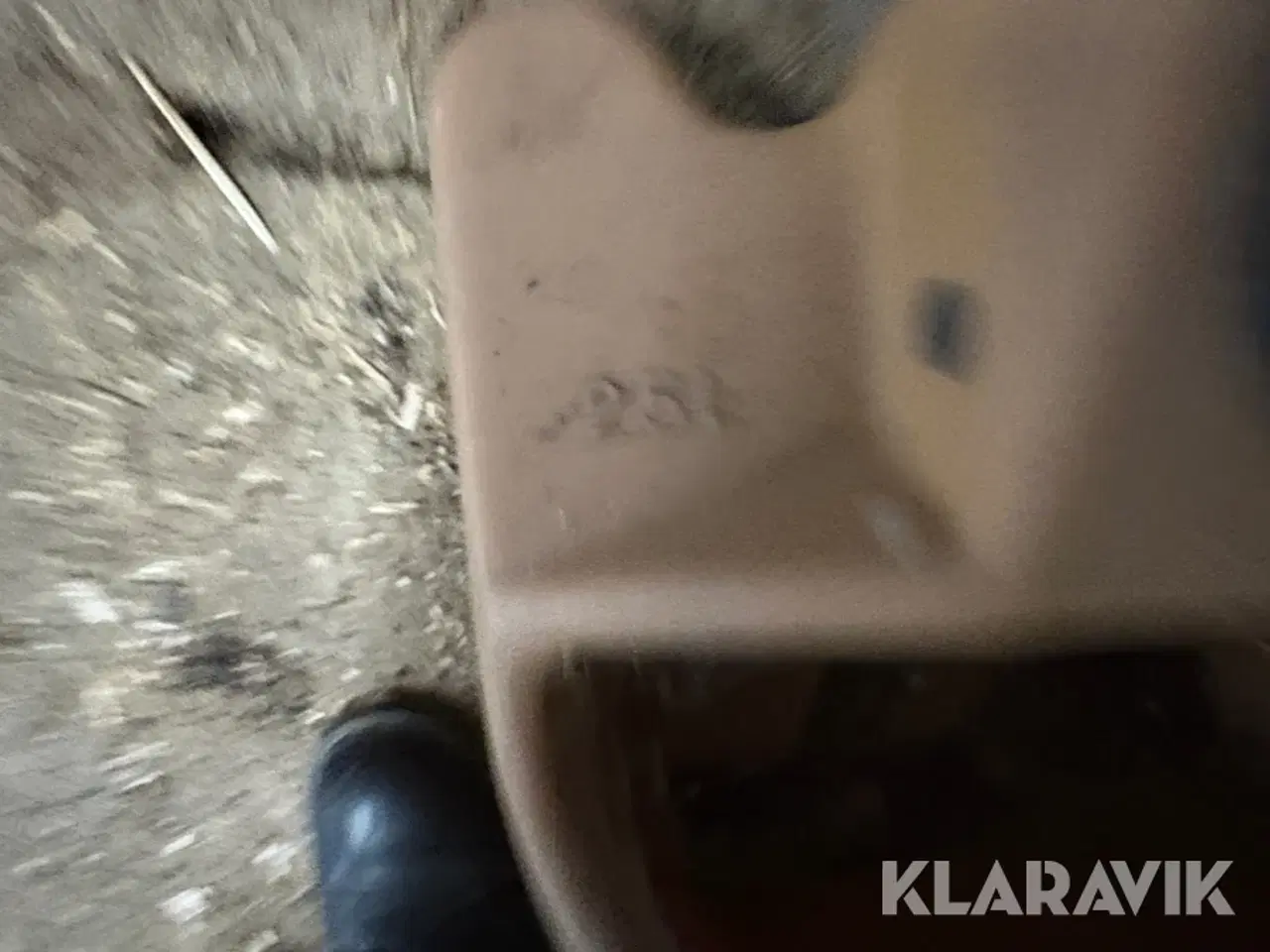 Billede 12 - Mineralbeholder og vandtrug