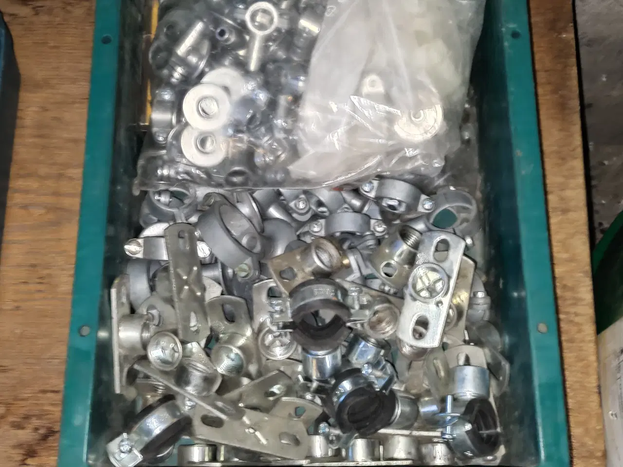 Billede 4 - Fittings, messing, termometre, rørophæng osv.