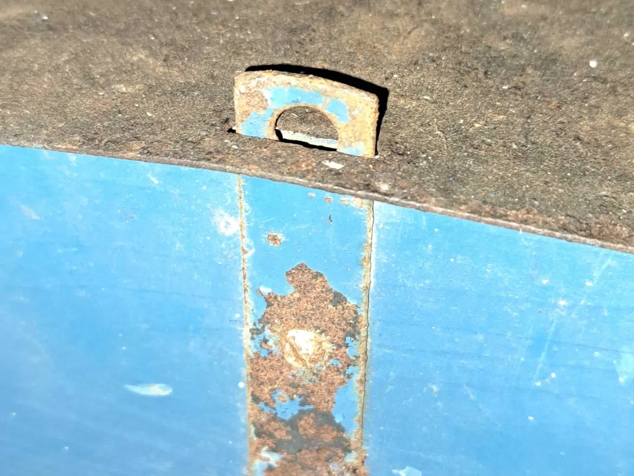 Billede 4 - Blå trækasse med metallåg