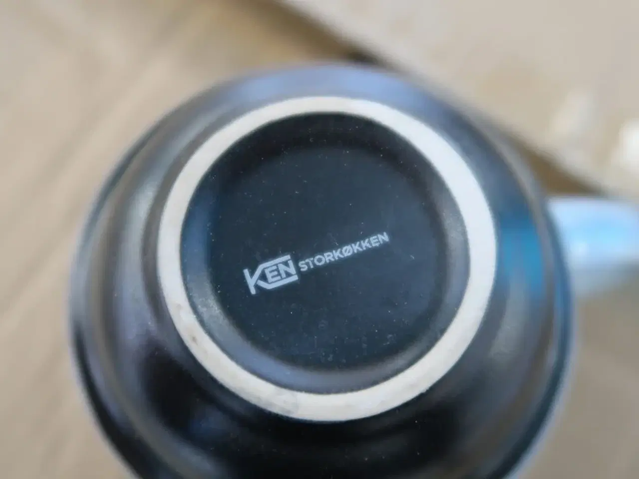 Billede 4 - 6 kasser (48 pr. stk.) Krus m/hank stabelbar blå 26 cl  KEN STORKØKKEN