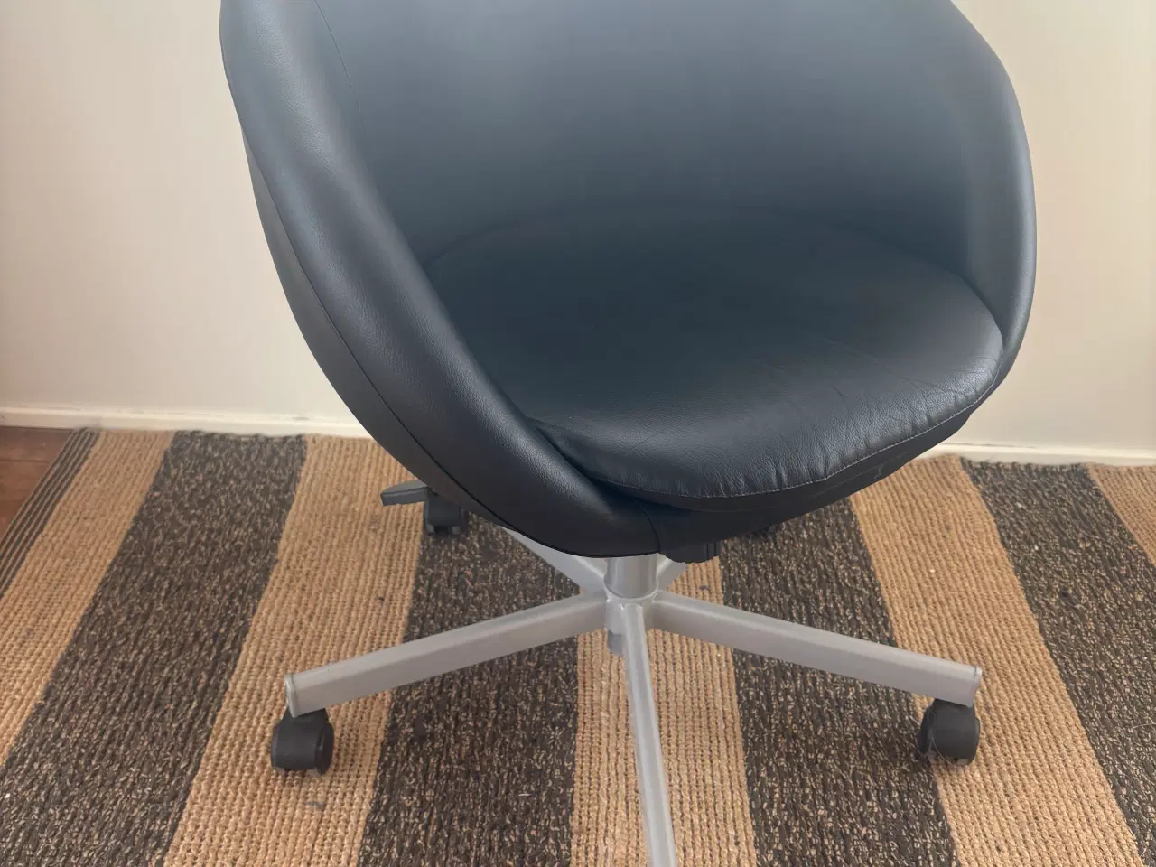 Billede 1 - Flot skrivebordsstol i sort