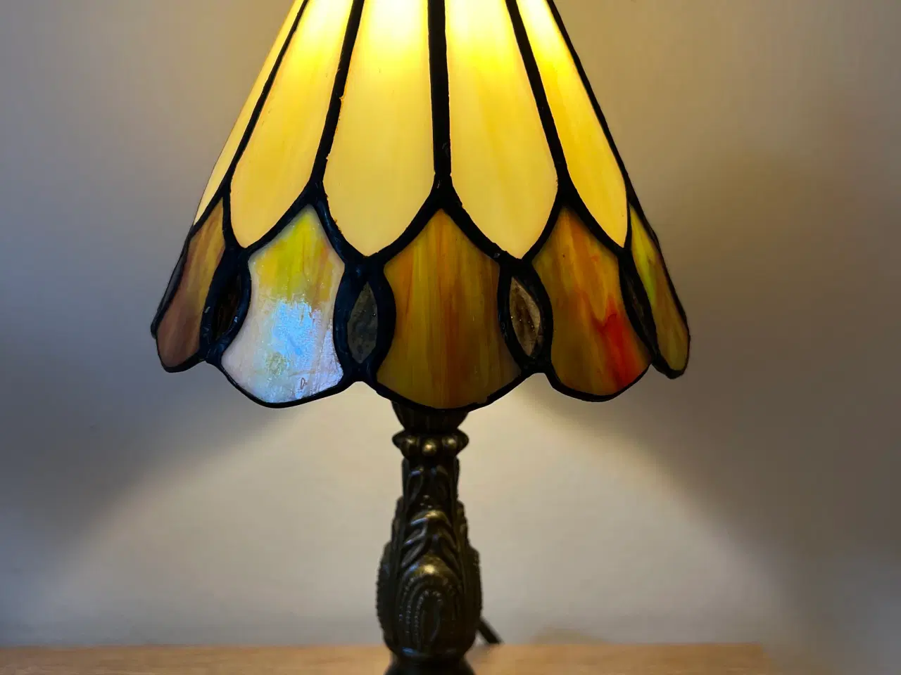 Billede 1 - Smuk lille Tiffany bordlampe 
