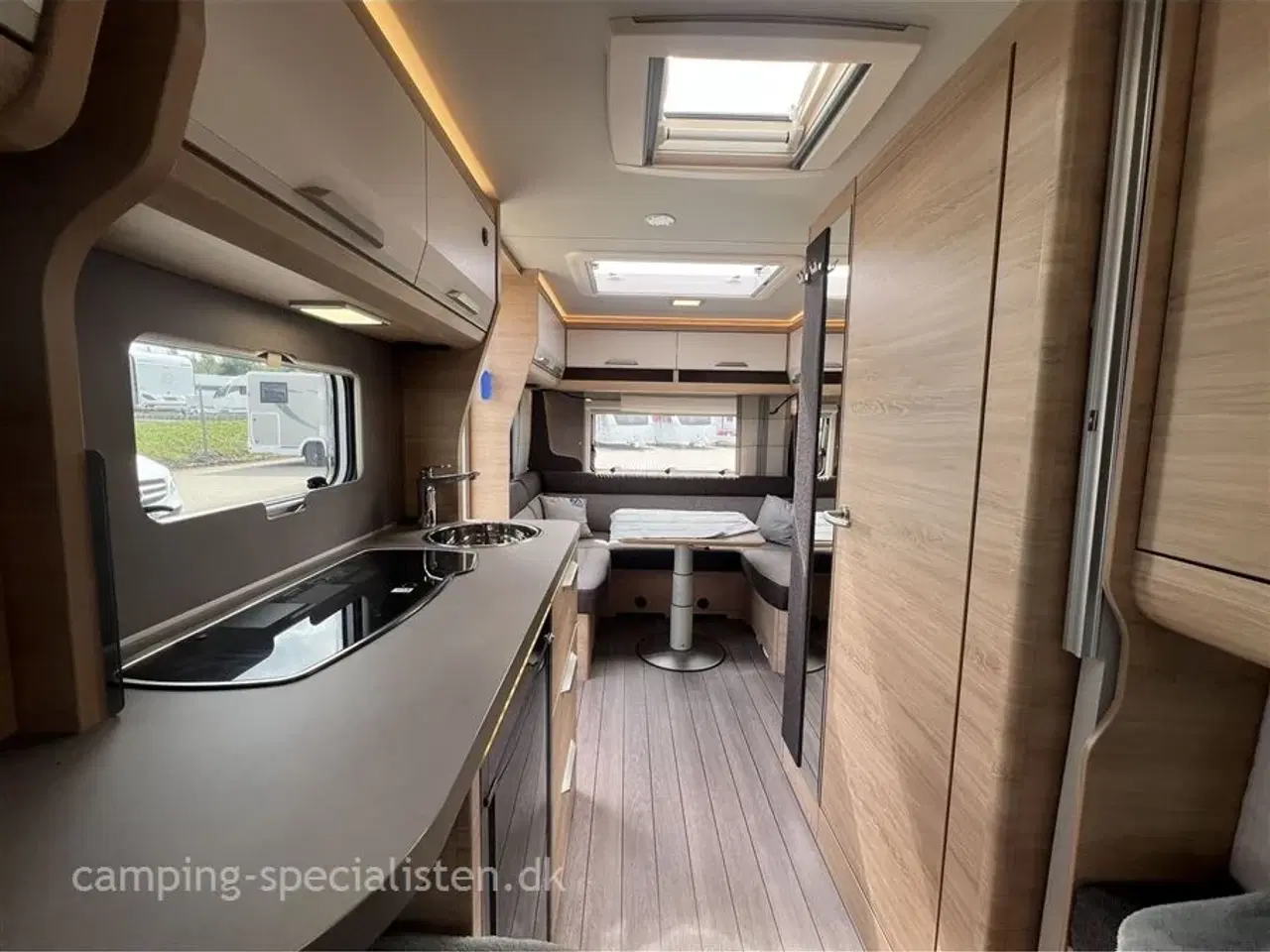 Billede 12 - 2022 - Knaus Südwind 500 EU   Lækker Knaus med enkeltsenge og stor rundsiddegruppe – spækket med udstyr! kan ses hos Camping-Specialisten.dk