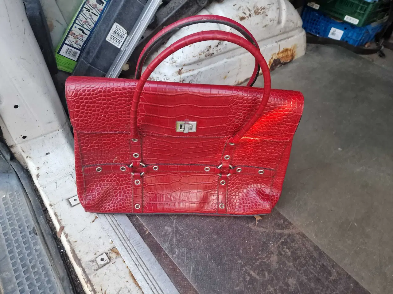 Billede 1 - Håndtaske i rødt læder 