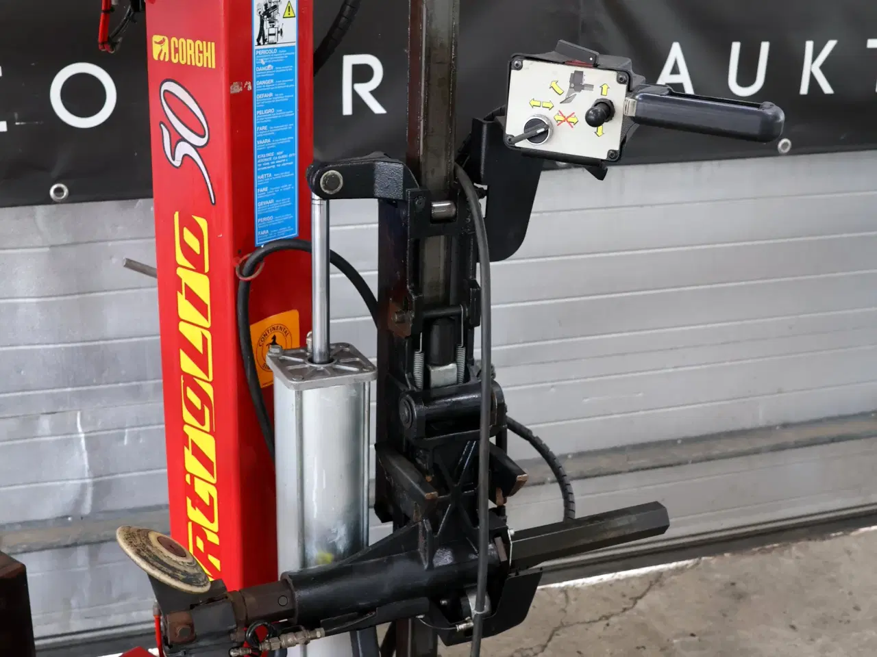 Billede 5 - Corghi dækapparat model Artiglio 50 m/løftefunk.