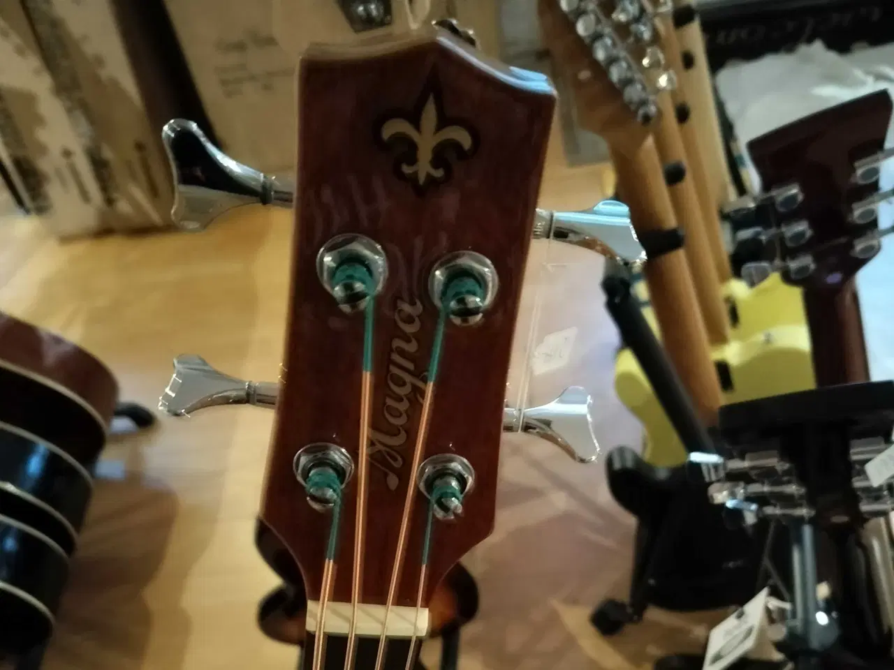 Billede 3 - Akustisk Bas med pickup og taske