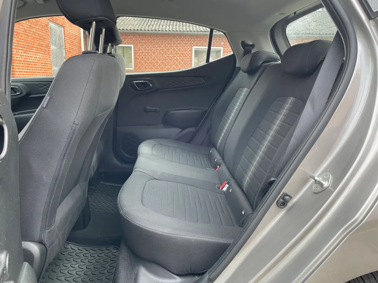 Billede 7 - Hyundai i10 1.0 Essential – Veludstyret, økonomisk