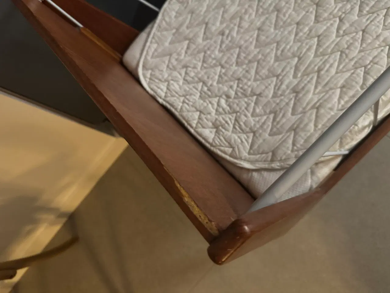 Billede 4 - Tremmeseng i teaktræ (generationsseng)