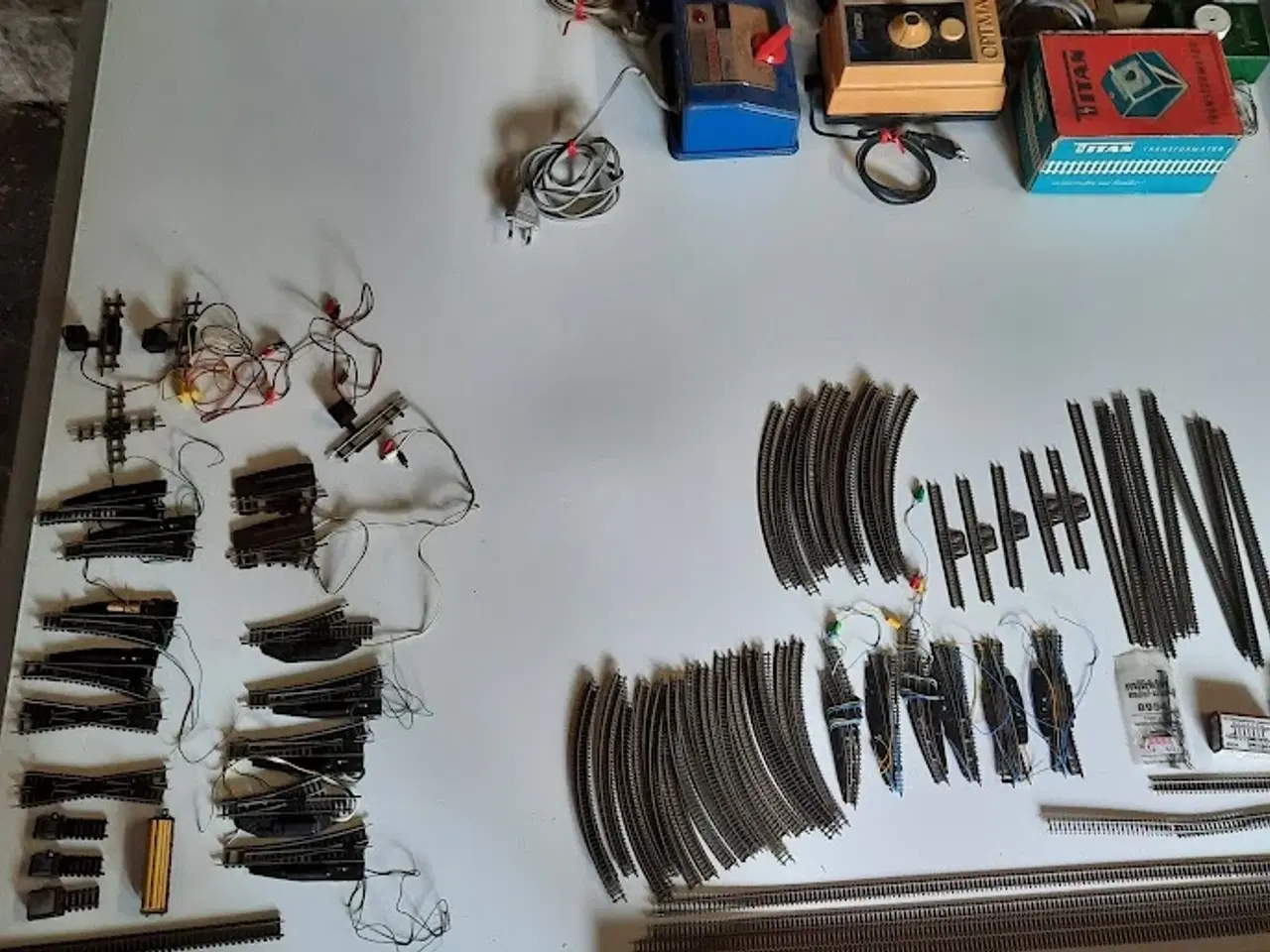 Billede 1 - Transformere og skinner mm. til togbane