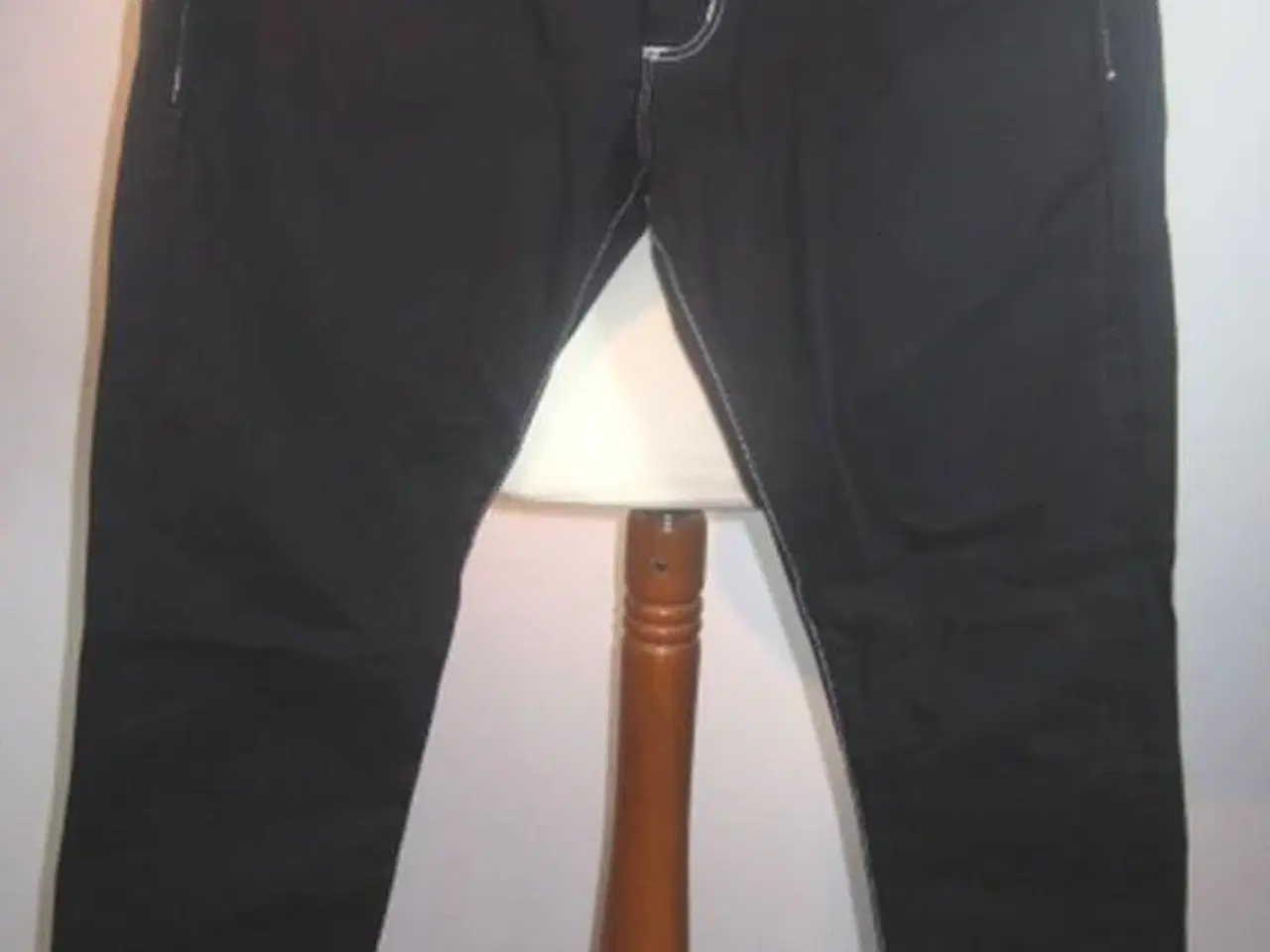 Billede 1 - Acne, sorte jeans, str 36