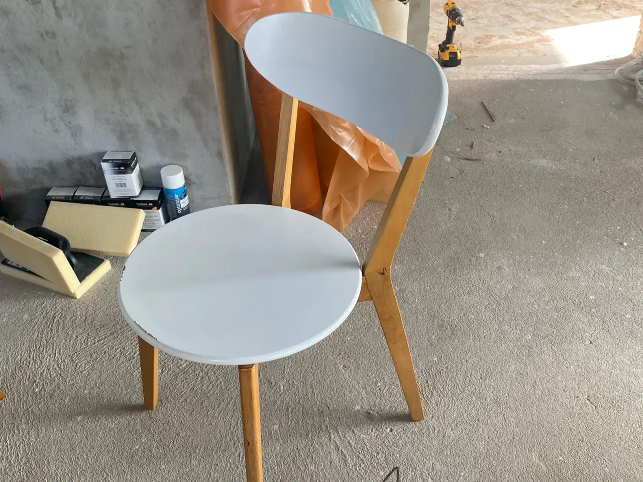 Billede 2 - Stole med hvert sit grå skind