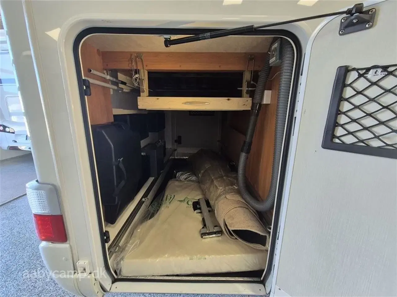 Billede 26 - 2015 - Hymer B 698   Automatgear. solceller. 200Ah Lithium batteri. 2000w Inverter. luftundervogn. hydrauliske støtteben. elektrisk markise. elektrisk indgangstrin. Queensbed. Kun 68,000 Km !!!