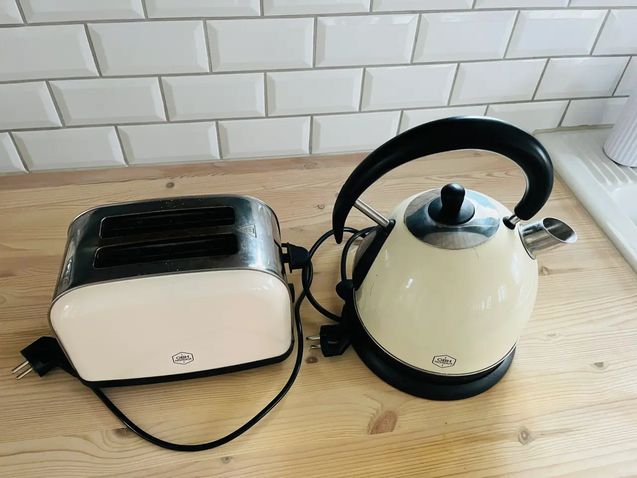 Billede 2 - OBH elkedel og brødrister beige farve 