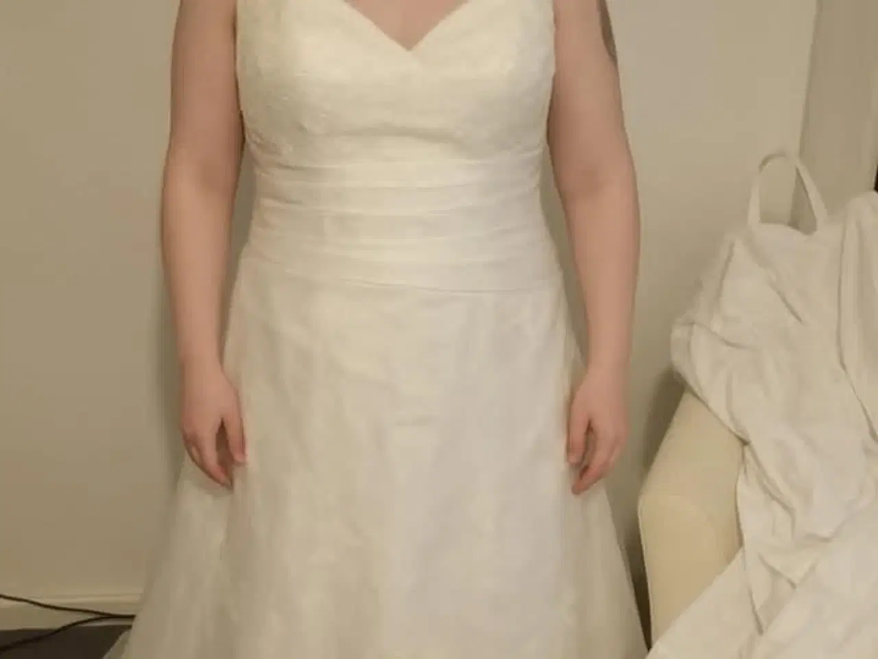 Billede 2 - LILLY Brudekjole str. L (40–42) – Som ny 