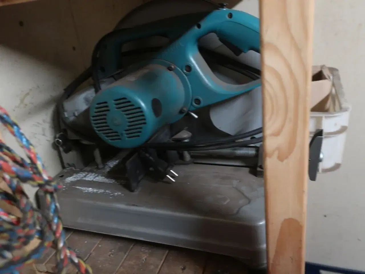 Billede 6 - Reol med metalafkorter m.m.