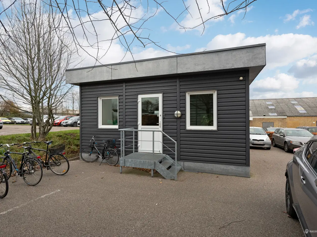 Billede 3 - Centralt og praktisk velbeliggende kontorpavillion.
