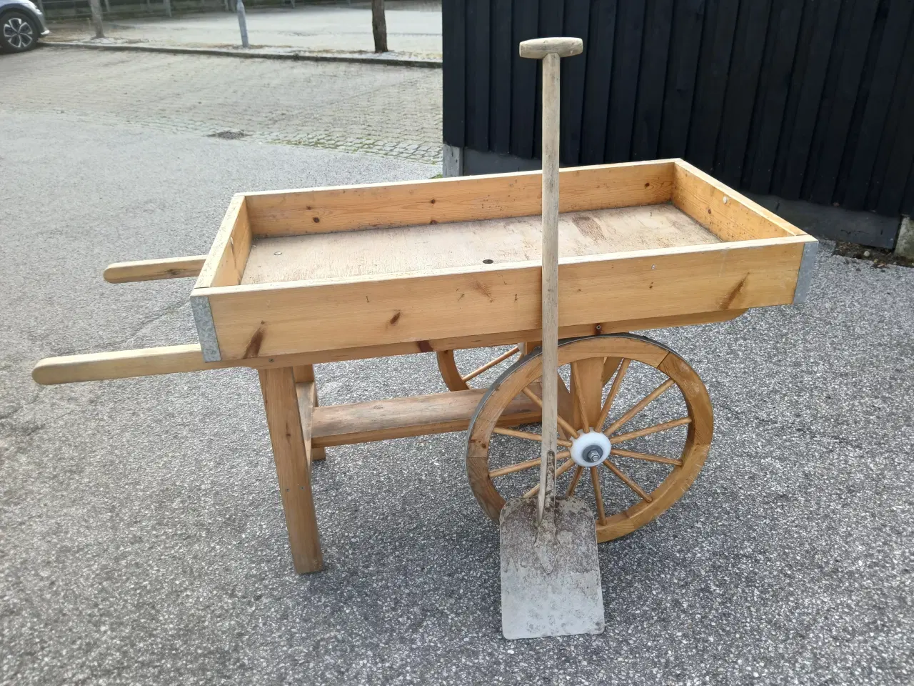 Billede 4 - Salgsvogen i træ til mange formål
