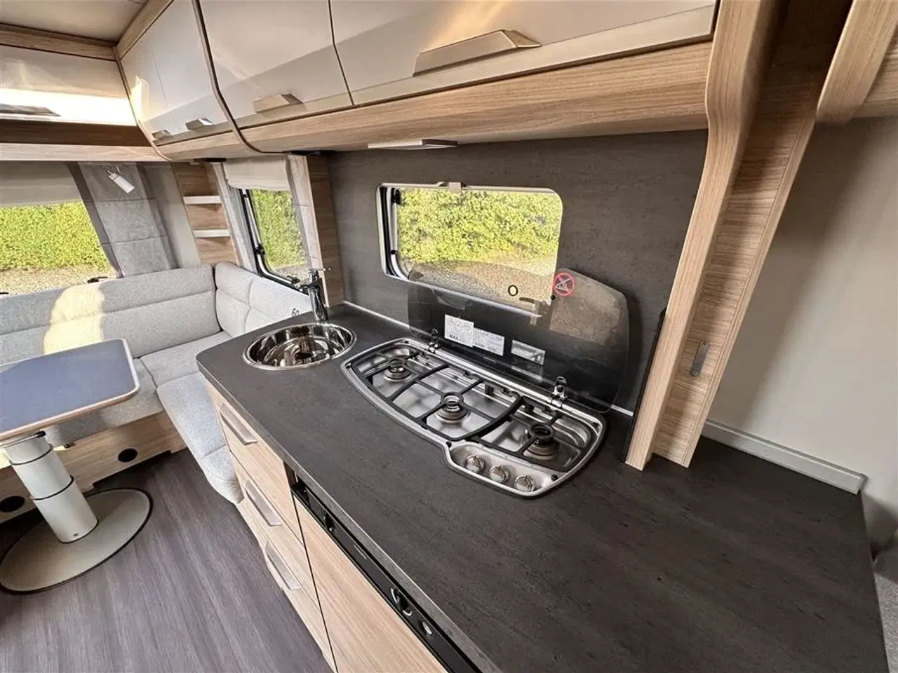 Billede 11 - 2021 - Knaus Südwind 450 FU "60 Years"   Flot campingvogn med telt og mover