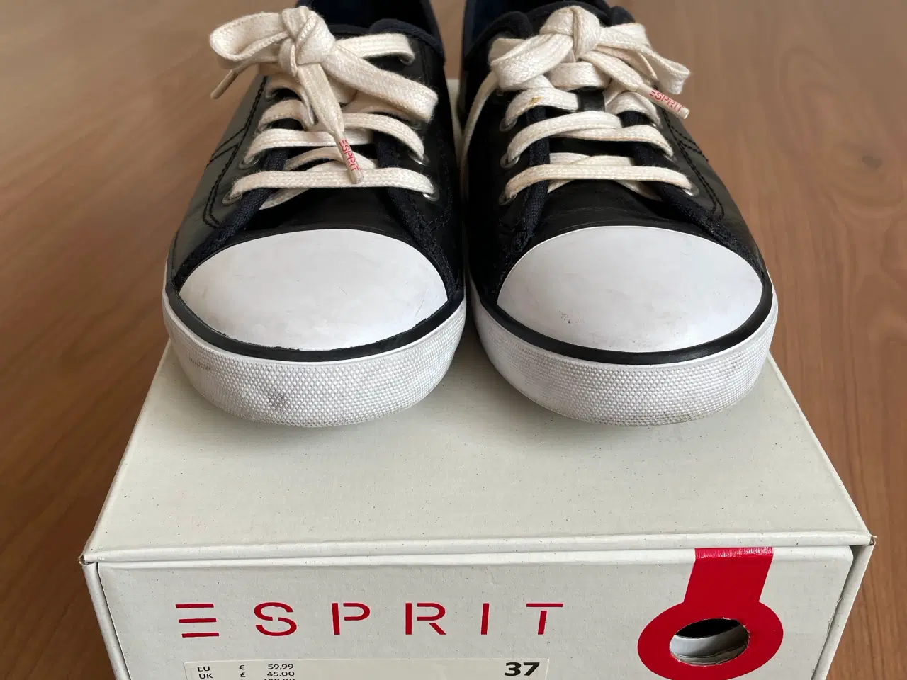 Billede 2 - ESPRIT Sneakers - sorte med hvid snude - str. 37