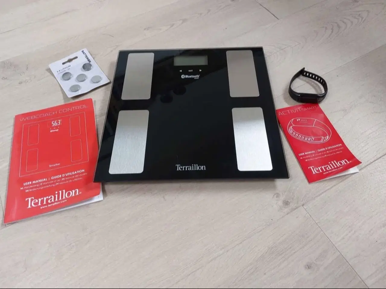Billede 1 - Helt ny digital vægt og ur og batterier. Aldrig br