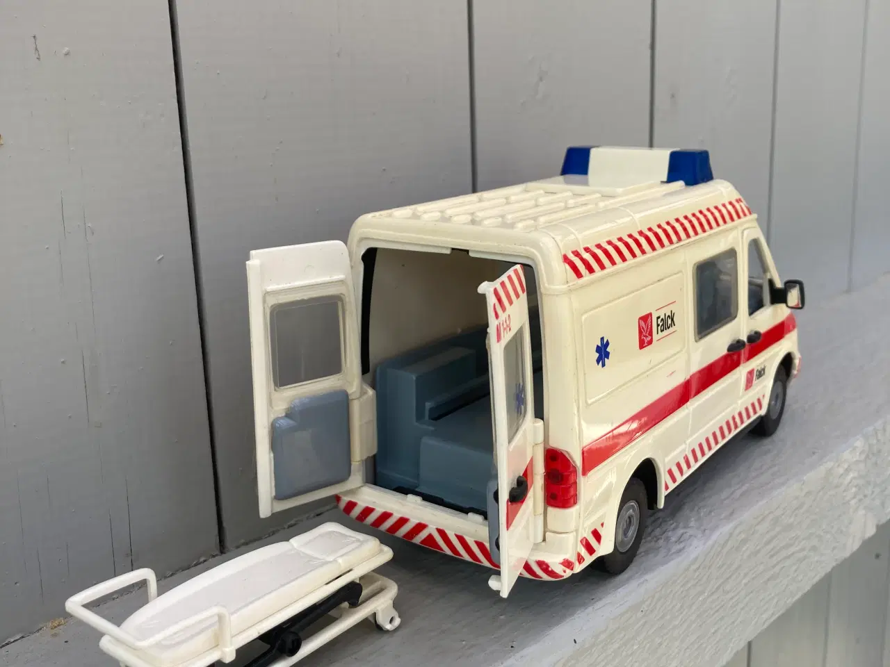 Billede 2 - Ambulance, legetøjsbil