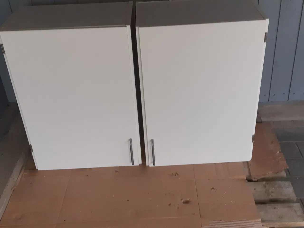 Billede 1 - Overskabe hth-køkken ældre dato men solid - 2stk