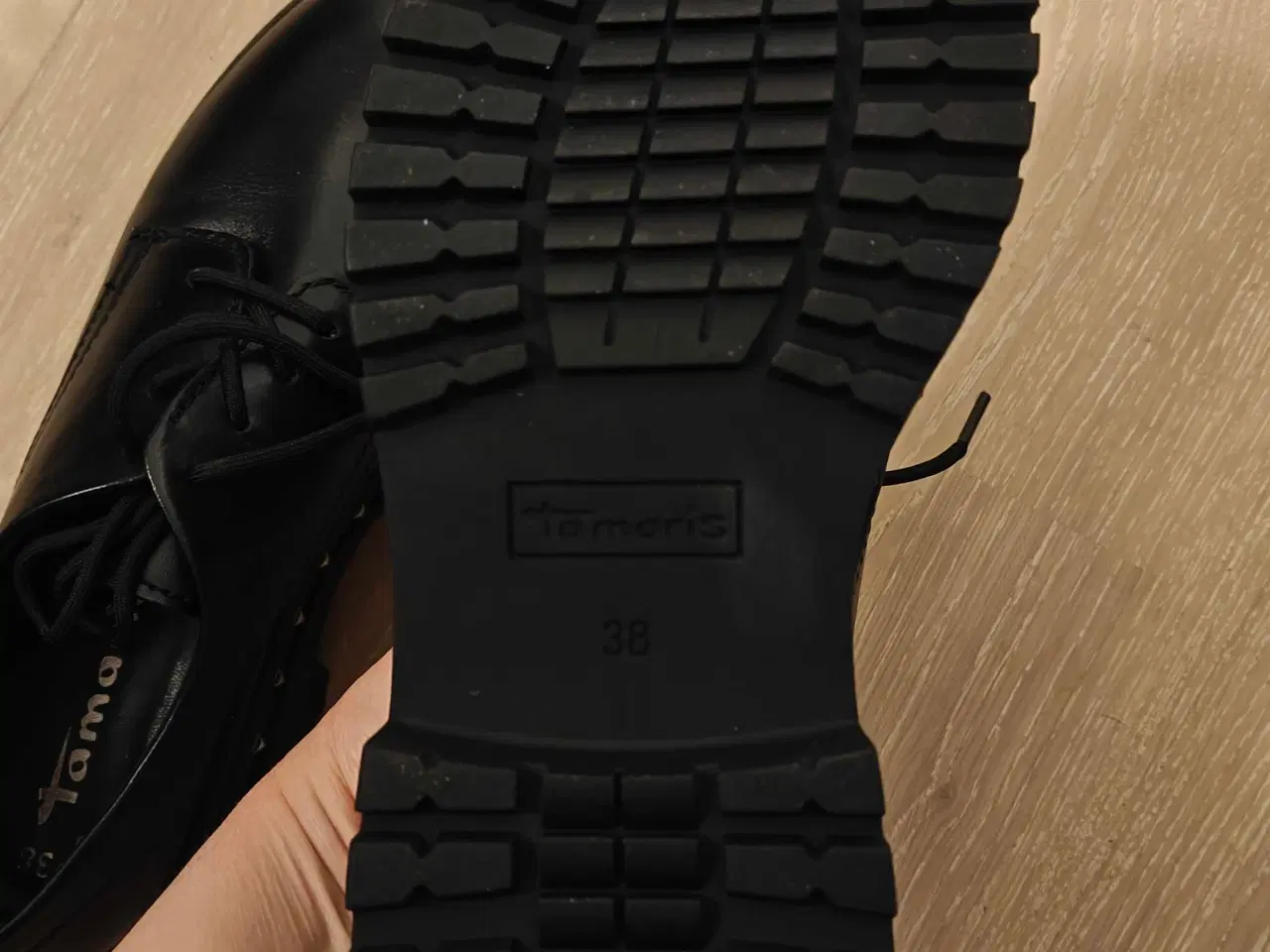 Billede 2 - Sporty snøresko