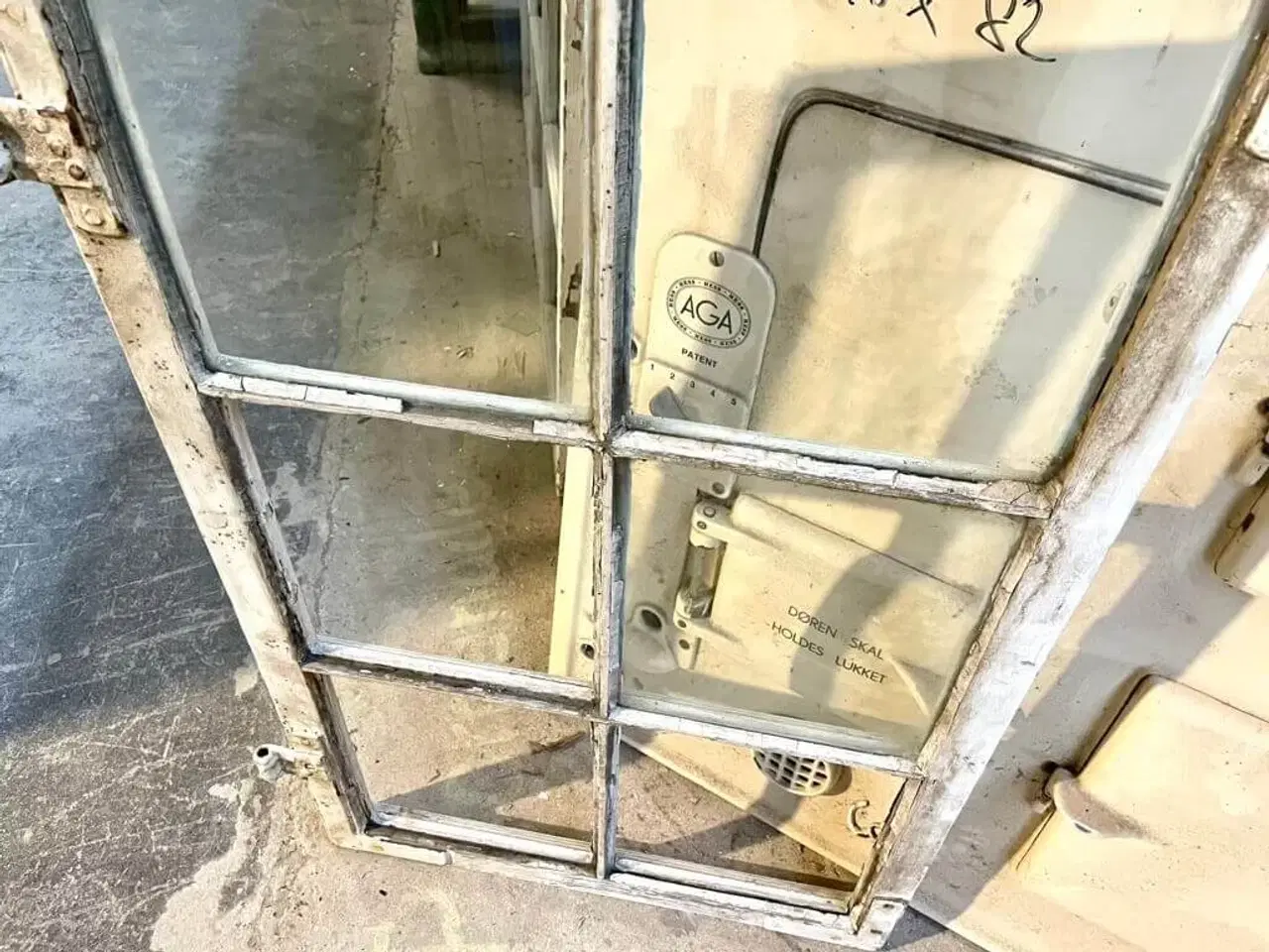 Billede 4 - Mindre, klassisk 6-ruders vinduesramme