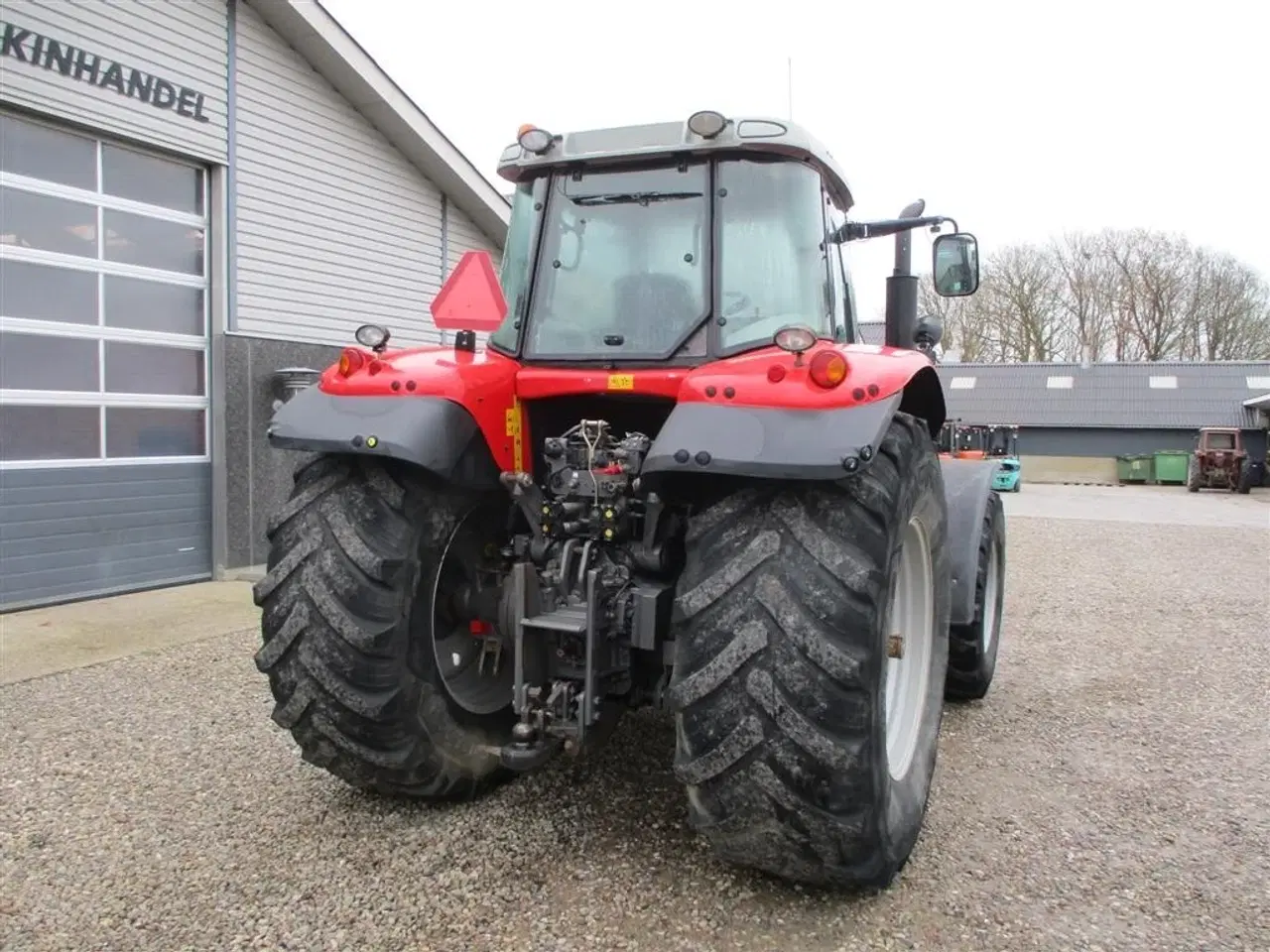 Billede 17 - Massey Ferguson 7499 Dyna VT med 4stk fabriksnye dæk til. Den er med frontlift, affejederet foraksel og affejederet kabine på