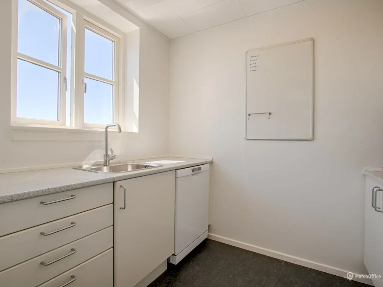Billede 11 - Lækkert lyst kontorlejemål/showroom/undervisningslokaler centralt i Herlev
