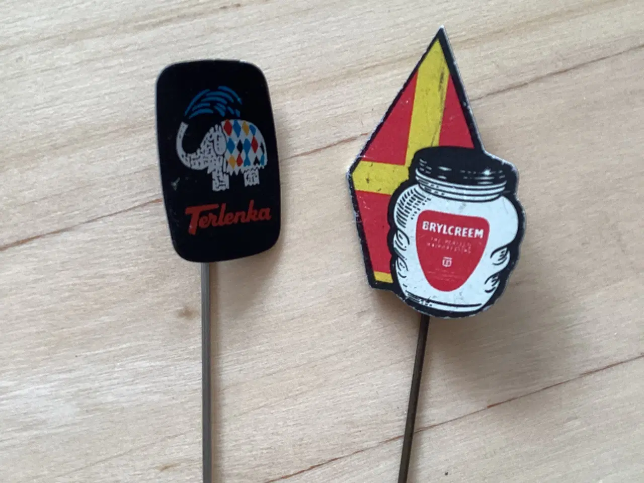 Billede 5 - 8 ældre pins 