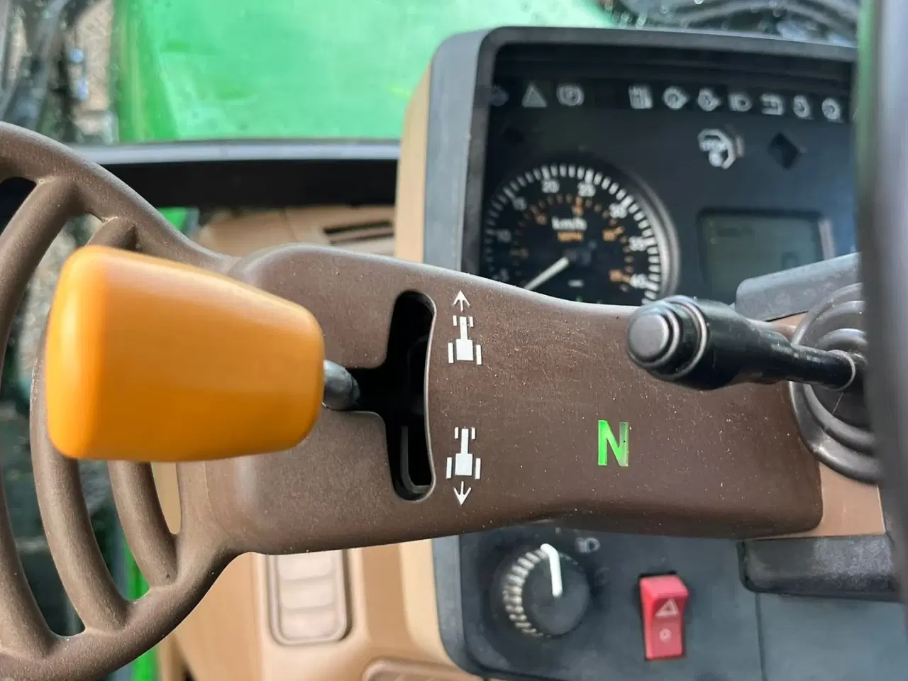 Billede 5 - John Deere 6506 Med frontlæsser og vendegear ved rattet samt nye fordæk