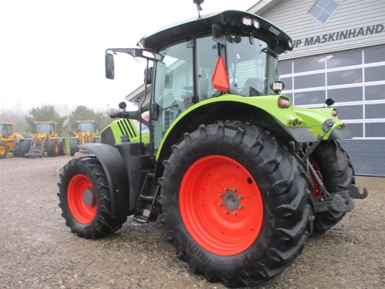 Billede 14 - CLAAS ARION 550 C-matic med frontlift, affjedret foraksel og affjedret kabine.