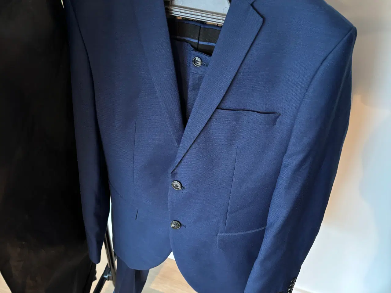 Billede 2 - Konfirmationstøj dreng Jack og jones