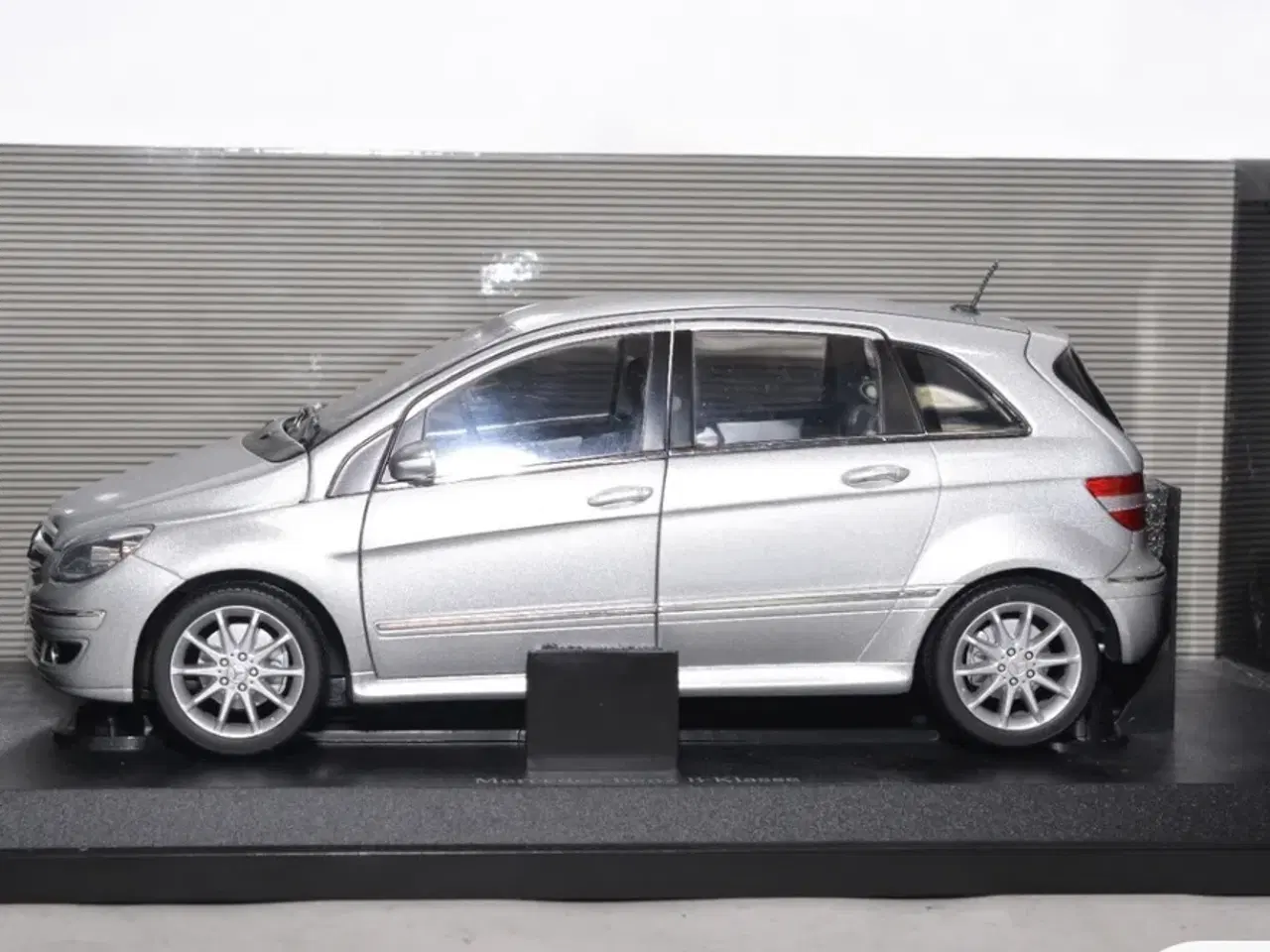 Billede 1 - 1:18 Mercedes B-Class W245