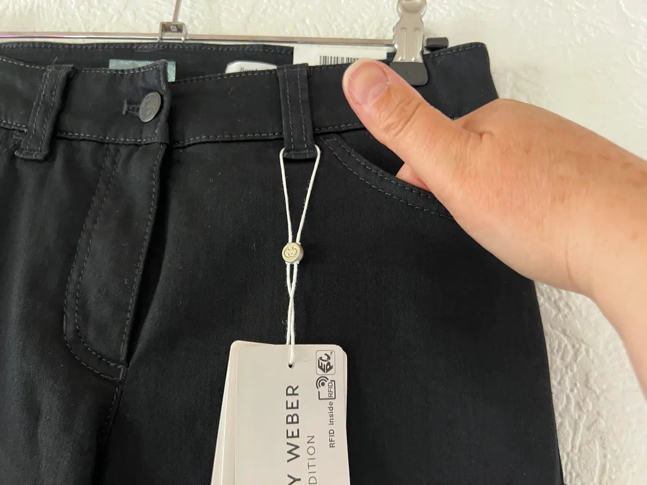 Billede 10 - NYE og Ubrugte Sorte Jeans fra Gerry Weber (Str. 3