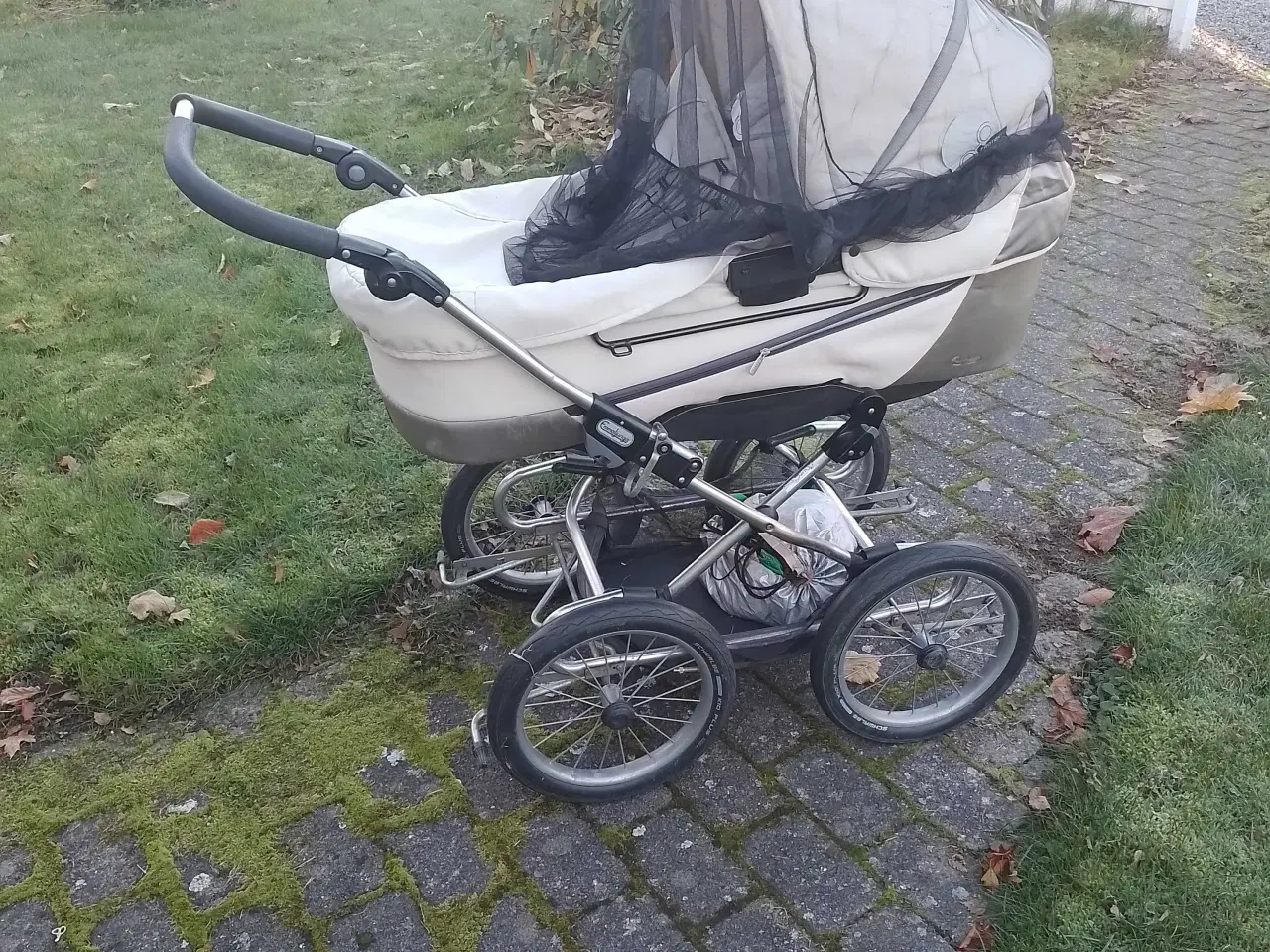 Billede 2 - Barnevogn med net og regnslag