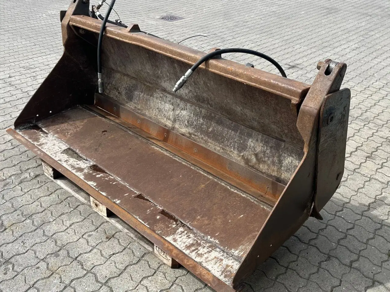 Billede 3 - - - - 190 cm 4i1 skovl med volvo l30 fæste