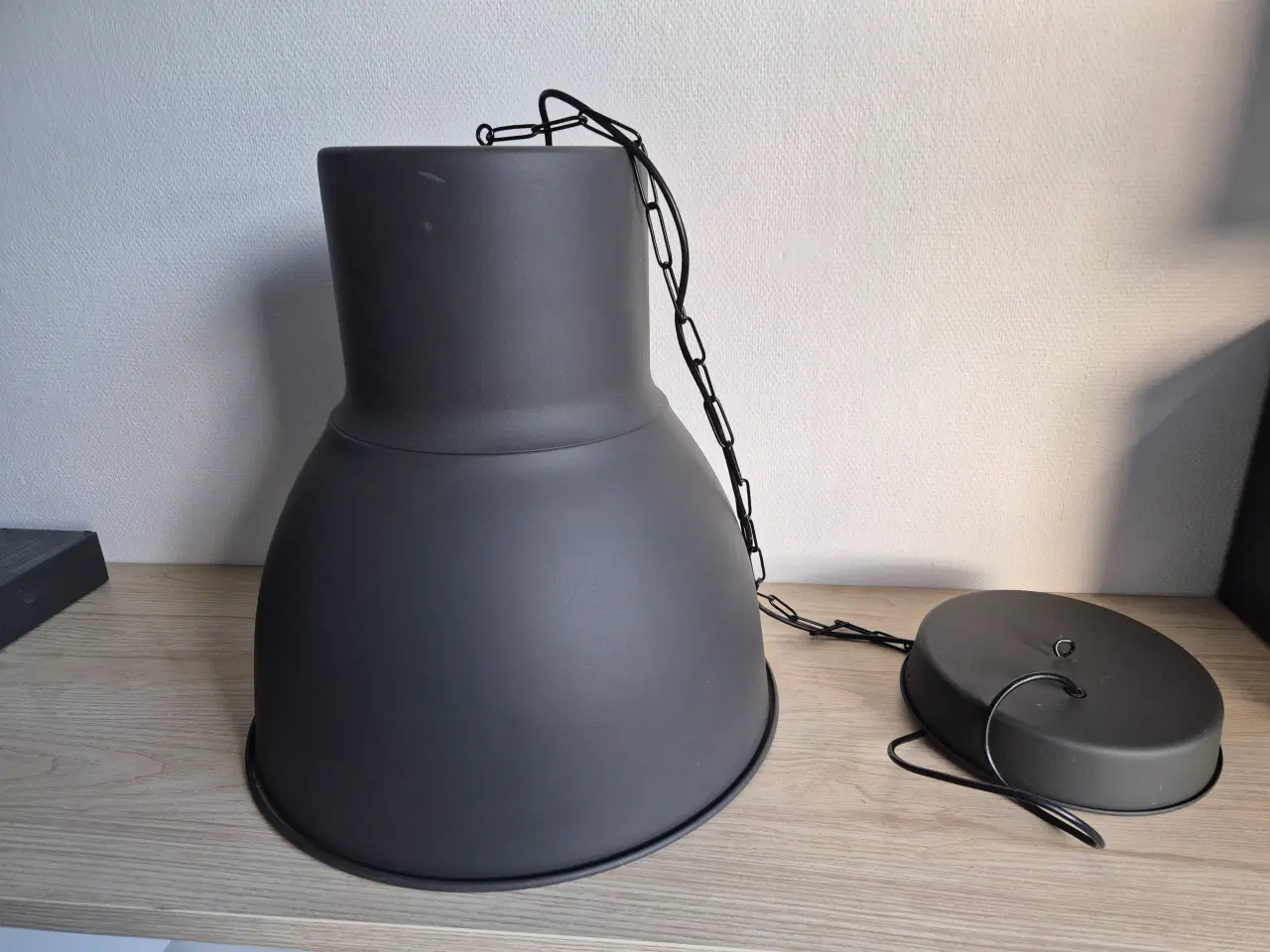 Billede 1 - STOR Grå Lampe, 48cm i diameter og 48cm høj