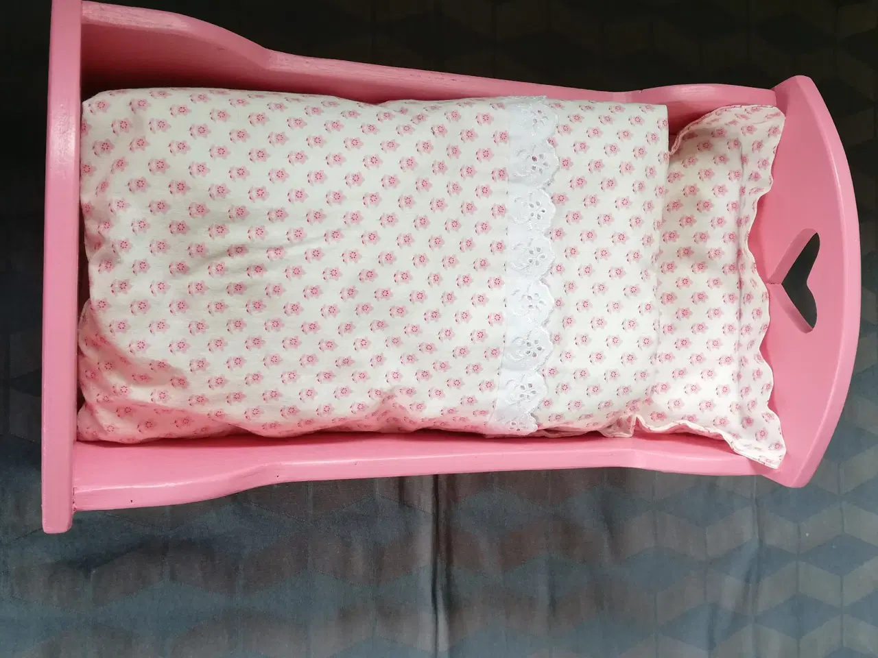 Billede 3 - Gl dukkevugge dukkeseng inkl. sengetøj