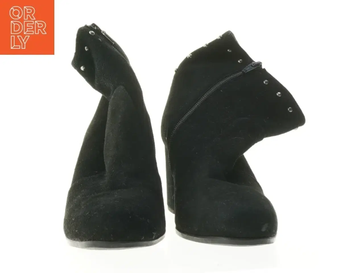 Billede 4 - Sort støvle med nitter fra Unisa (str. 39 )