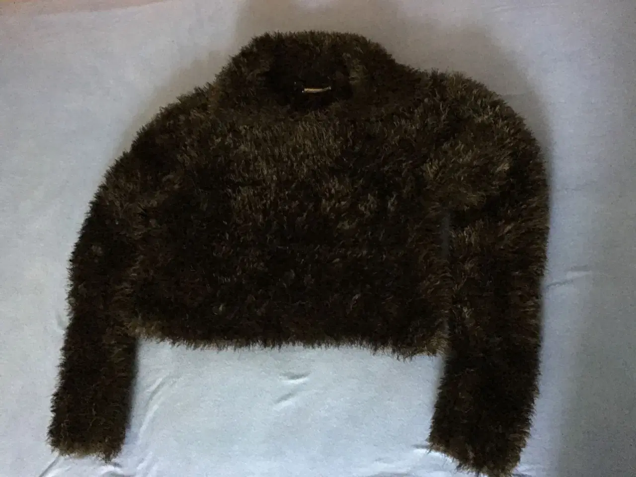 Billede 2 - Sort fur sweater til salg