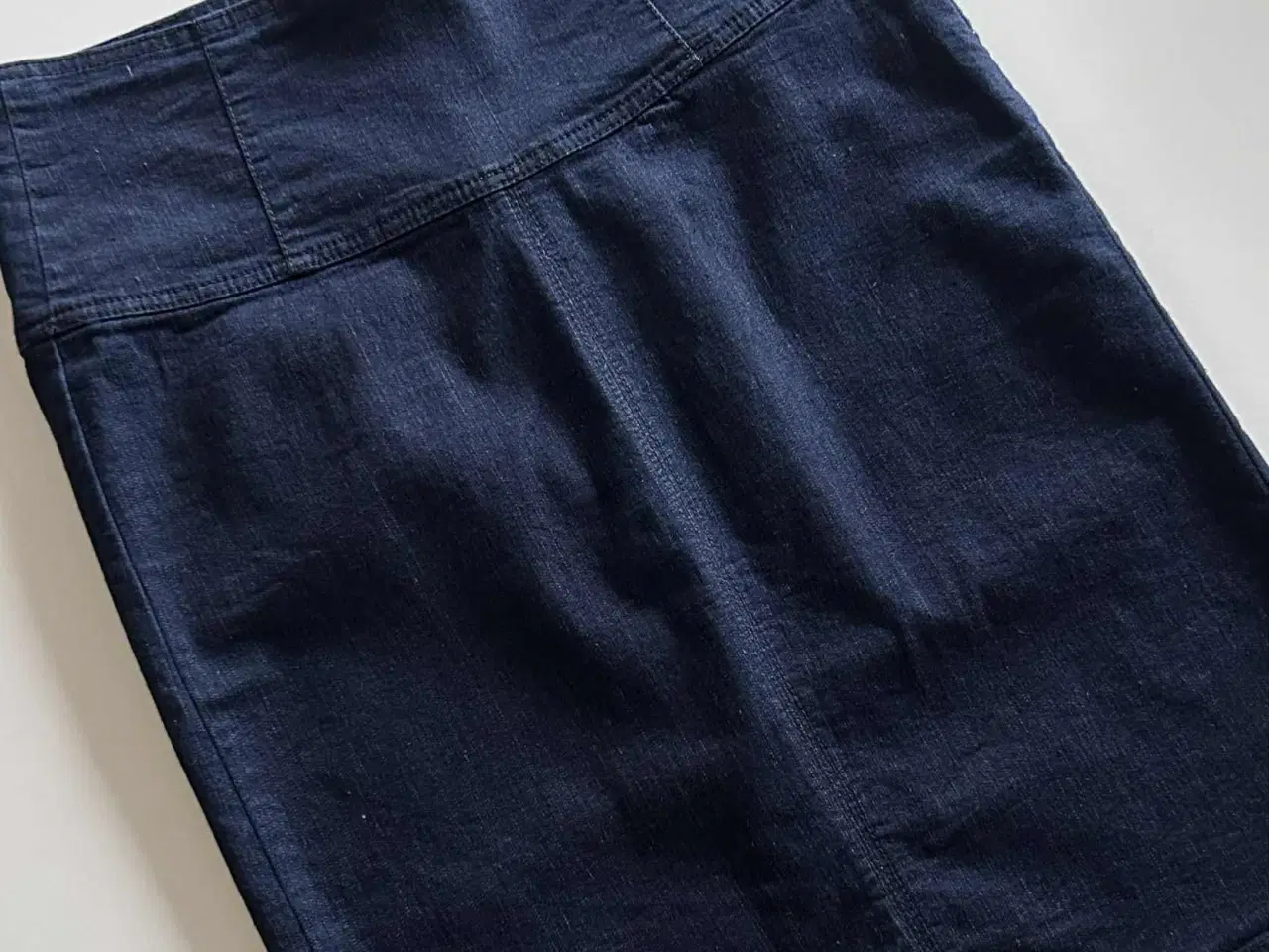 Billede 2 - Vero Moda højtaljet denim nederdel, str. 40