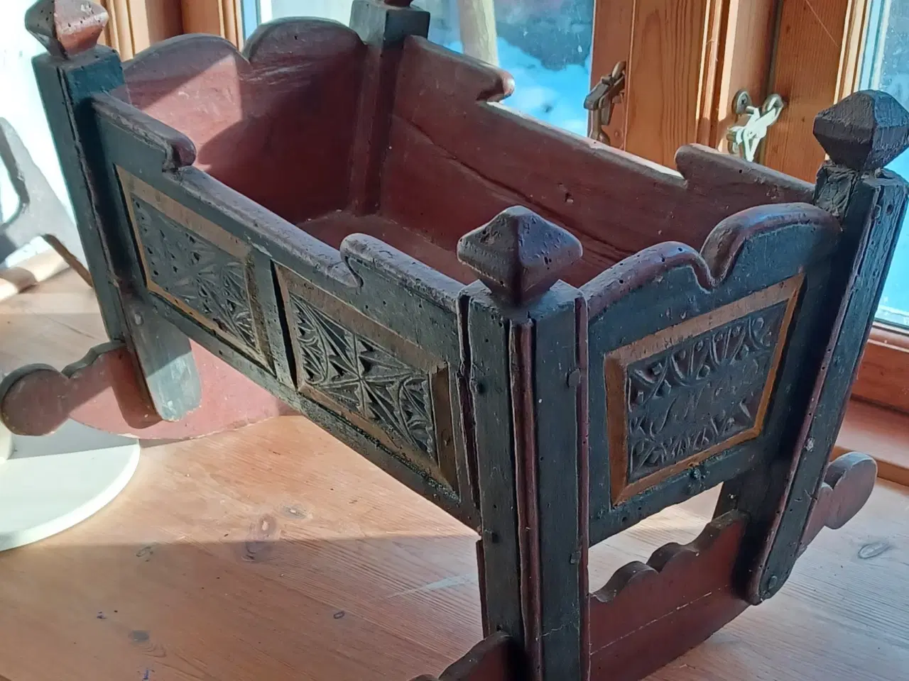 Billede 1 - Almue dukke-vugge, 1808